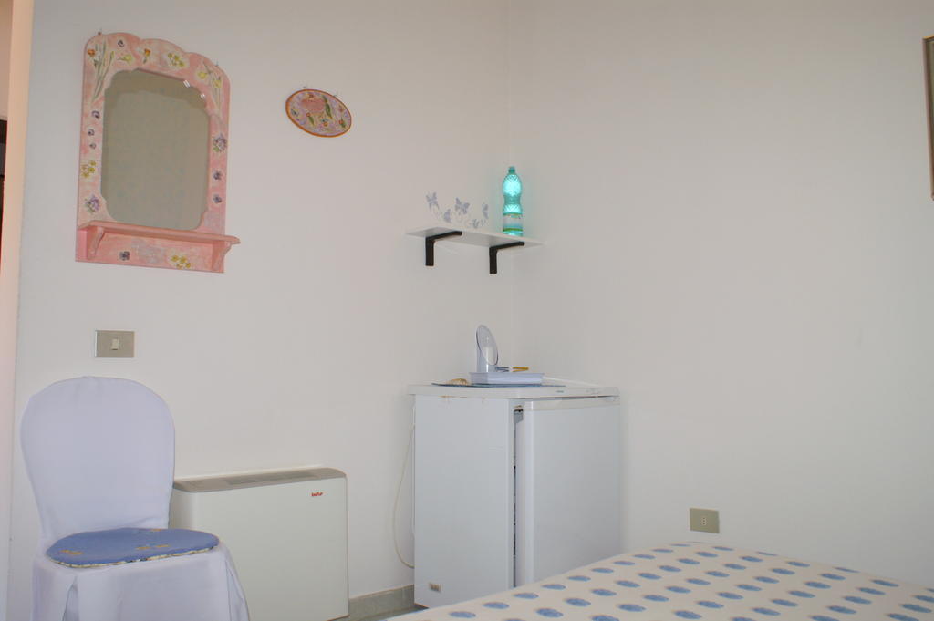 Tharros B&B San Giovanni di Sinis Quarto foto